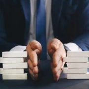 آیا می‌توان به اختیار و صلاحیت داور حتی برای صدور رای داوری دایر بر انحلال شرکت سهامی، قائل شد؟